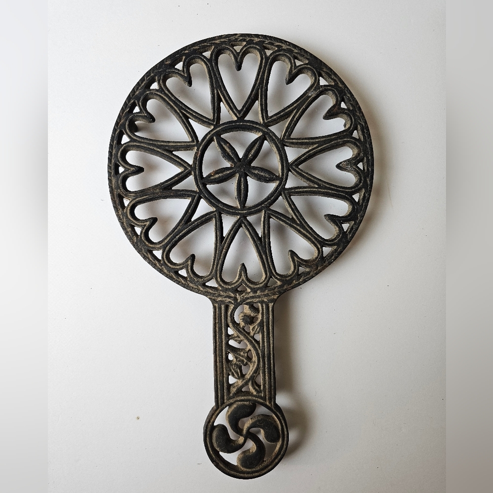 Vintage Wilton Cast Iron Trivet Hearts Rustic Farmcore Stamped Death Valley, CA